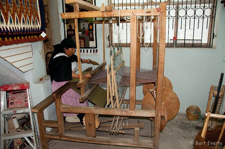 eDSC_0360.JPG - woman showing how to make  tapestry